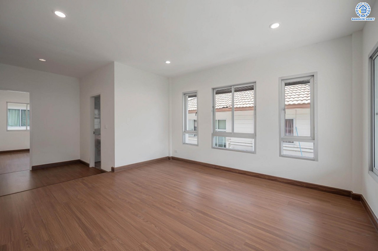 บ้านมือสองตกแต่งใหม่ โครงการ ศุภาลัยพาร์ควิลล์2 พหลโยธิน48 เนื้อที่ 71.6 ตร.ว. ฟังก์ชัน 3 ห้องนอน 4 ห้องน้ำ 1 ห้องแม่บ้าน จอดรถได้ 2 คัน บนทำเลเดินทางสะดวกเชื่อมต่อถนนสายไหม, ถนนลำลูกกา, ถนนพหลโยธิน ใกล้รถไฟฟ้าสายสีเขียว "สถานีสายหยุด" และทางด่วน "ฉลองรัช"